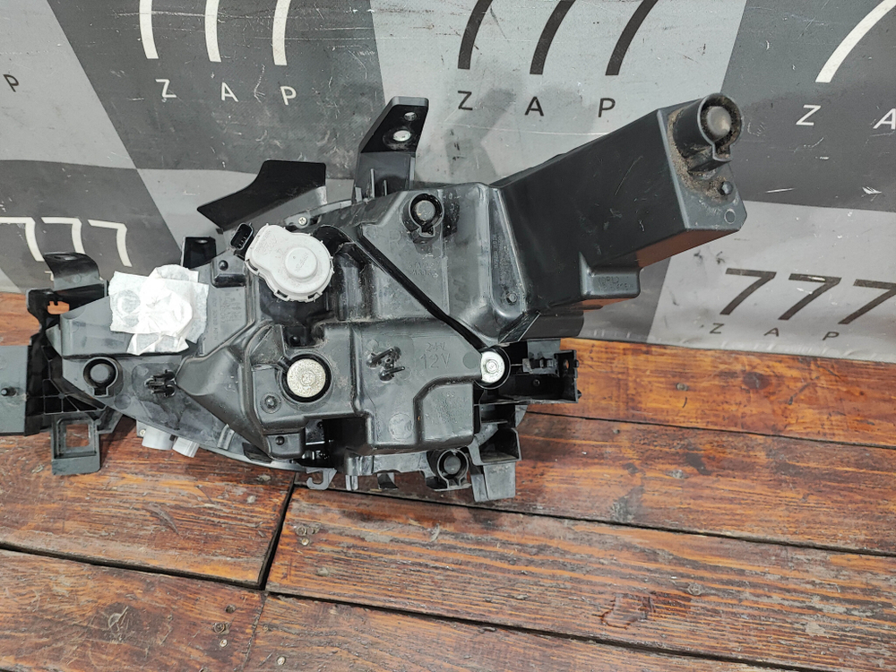 Фара правая LED Mazda CX-5 2 (KF) 17-нв Б/У Оригинал KB8N51031K