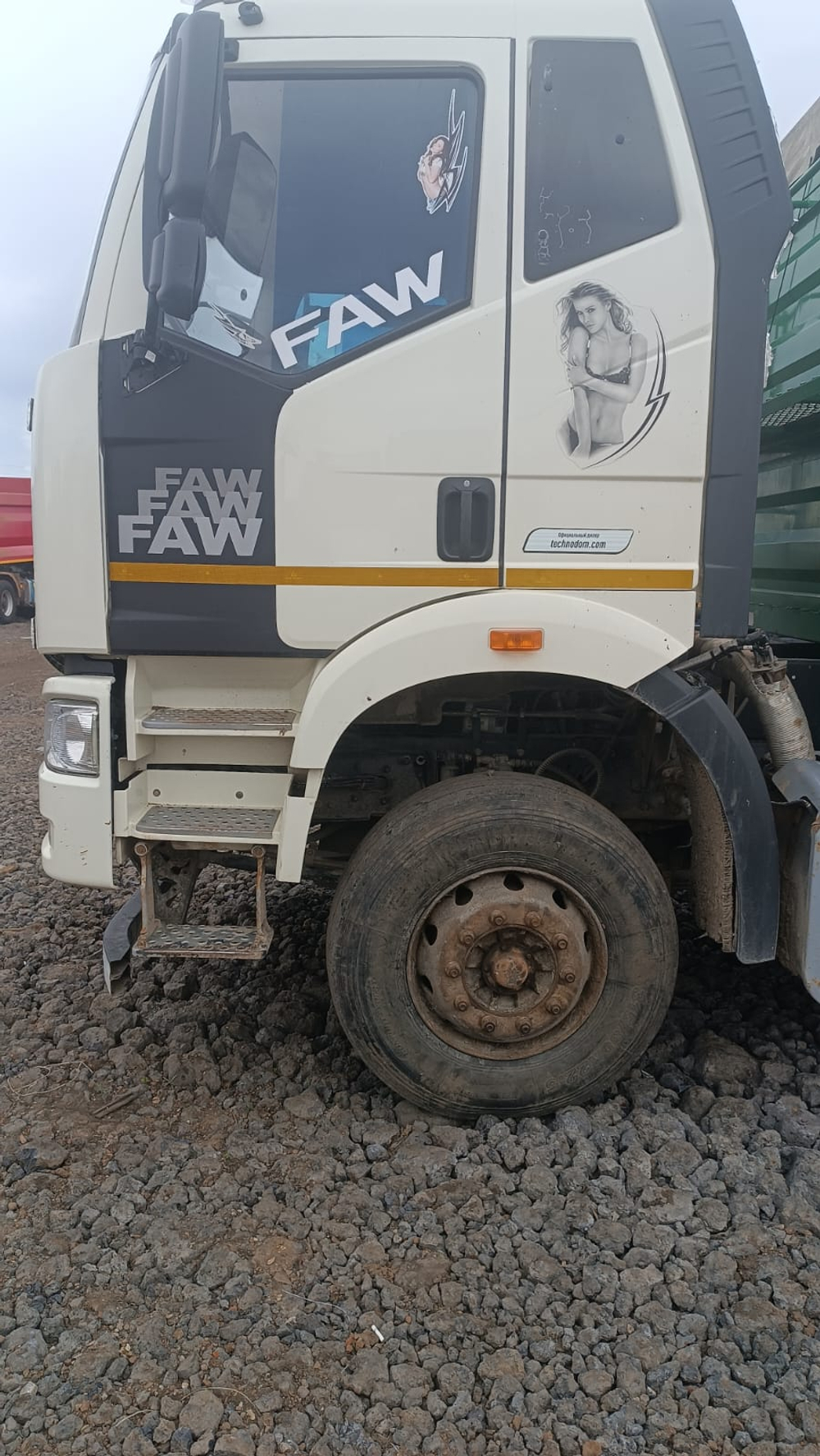 FAW J6 6x4 Зерновоз 558983-41 (Дизельный, 11,1 л, 420 л.с., МТ)