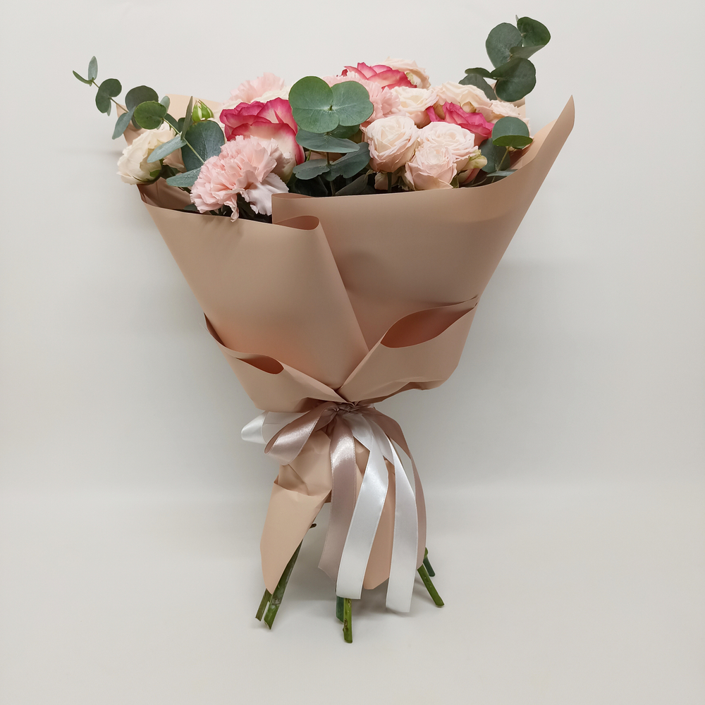 Букет роз и диантусов Елена