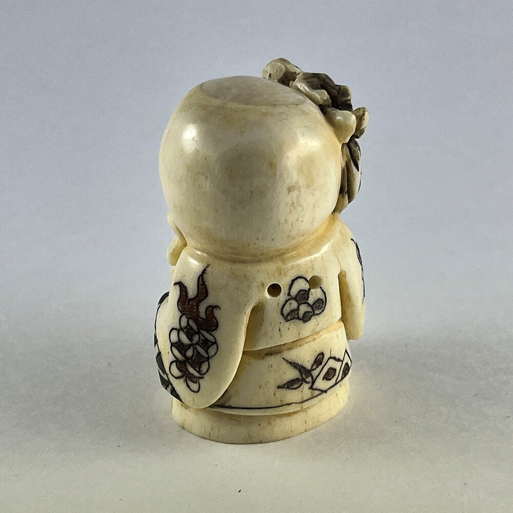 Статуэтка нэцкэ Шоу-Син с посохом и персиком