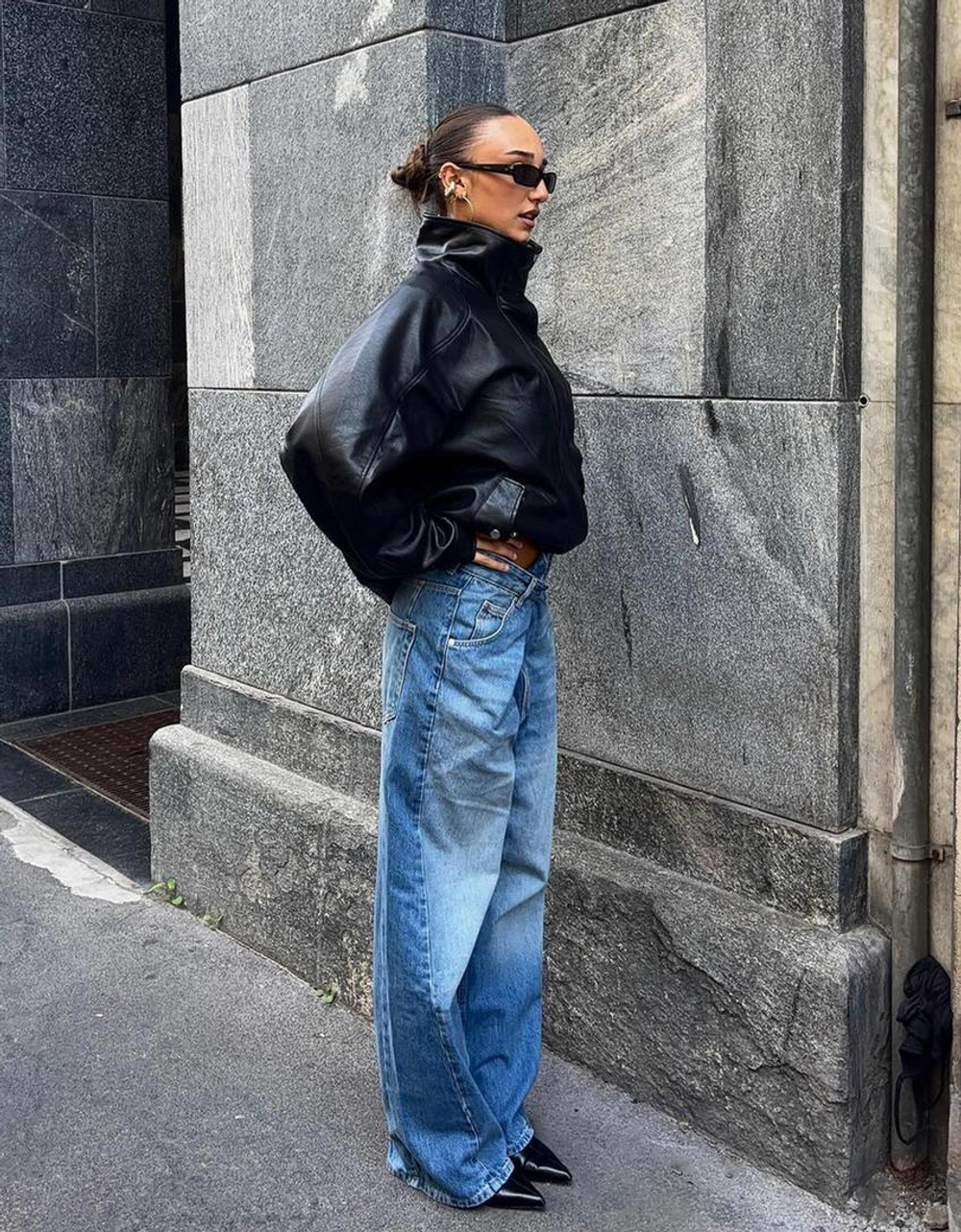 BERSHKA Куртка из искусственной кожи оверсайз, черный