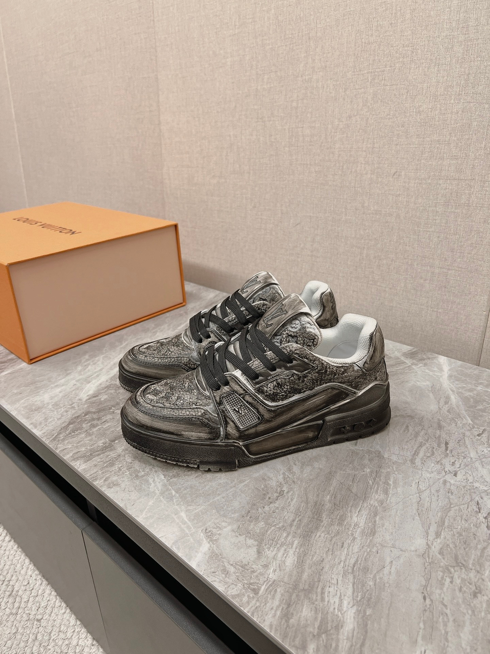 Louis Vuitton Trainer (4 colors)