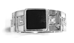 Ювелирное мужское кольцо из серебра ,вставка оникс имитированный,фианиты