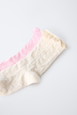 ZARA НАБОР ИЗ ДВУХ ПАР НОСКОВ С КРУЖЕВОМ, ЭКРЮ