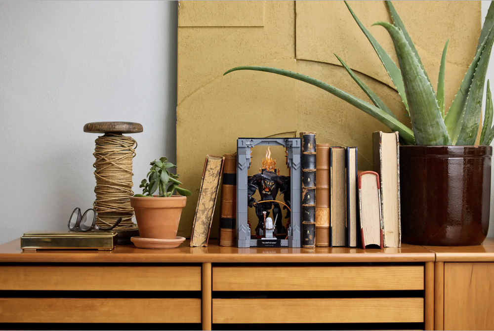 Конструктор LEGO Icons 10367 Властелин колец: Балрог книжный уголок