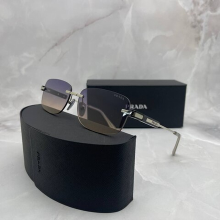 Солнцезащитные очки Prada