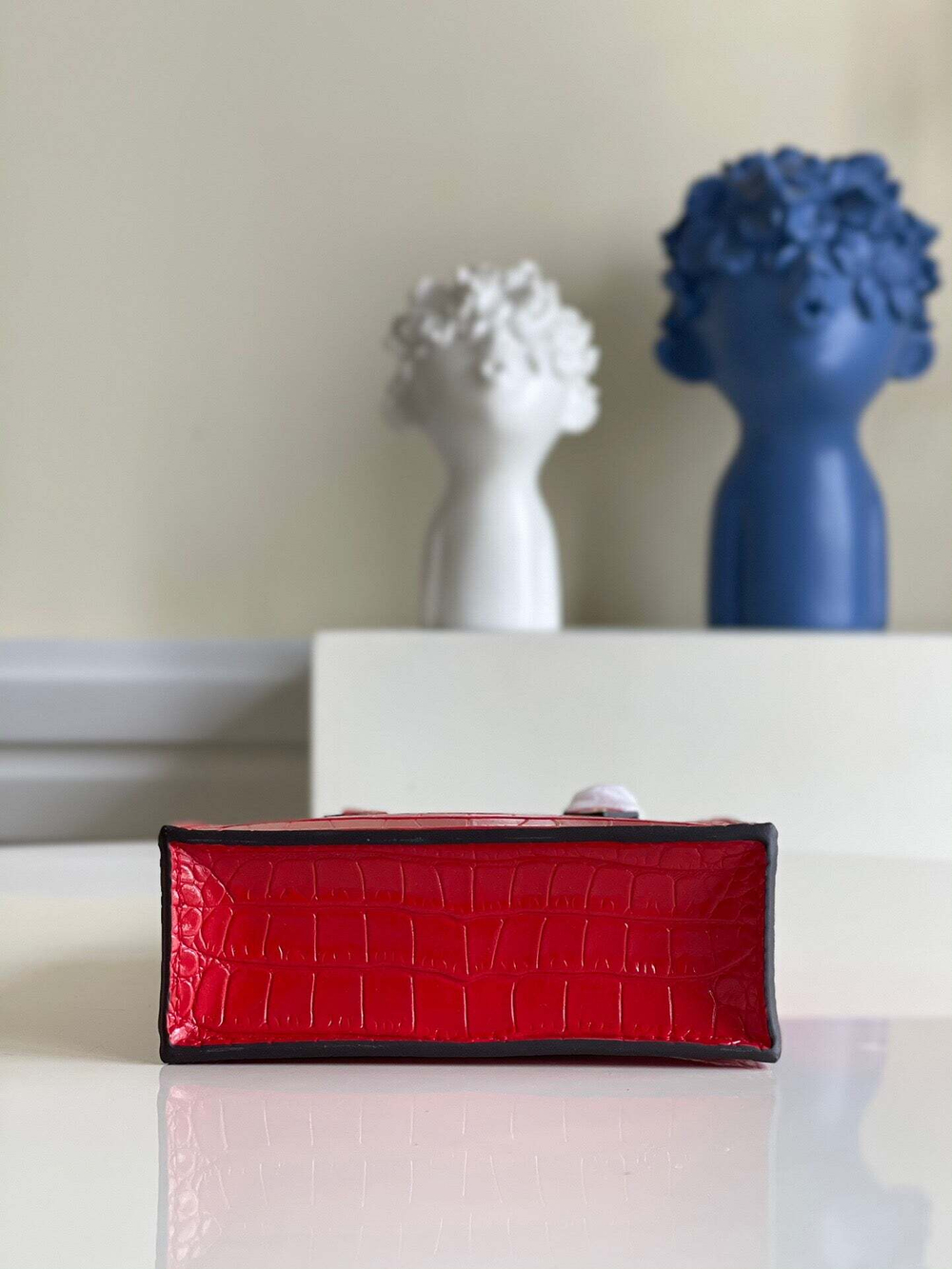 Louis Vuitton Petit Sac Plat