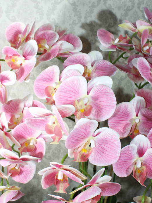 Искусственные Орхидеи 7 веток бело-розовые 65 см в широком кашпо