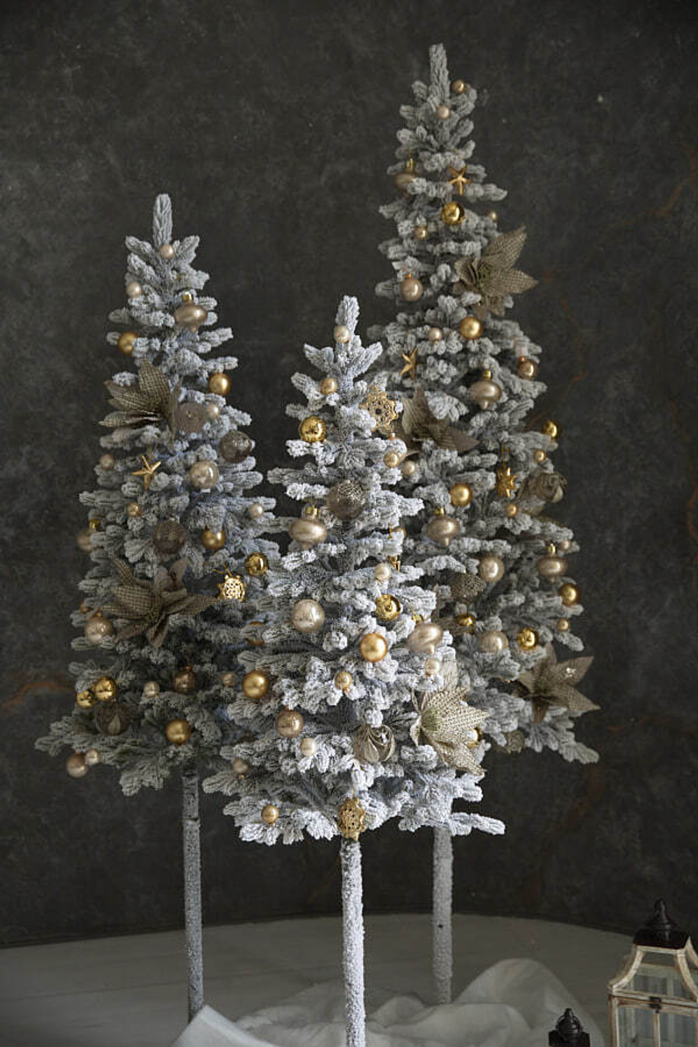 Ель искусственная заснеженная Королева Тянь Шаня 2,1м Подставка Металл 100% Литые ветки МаксКристмас