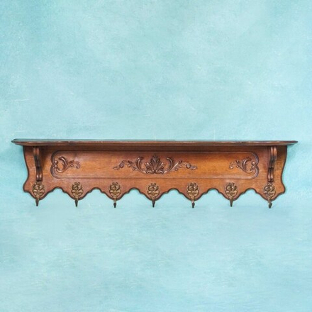 Настенная вешалка из дуба с растительным орнаментом