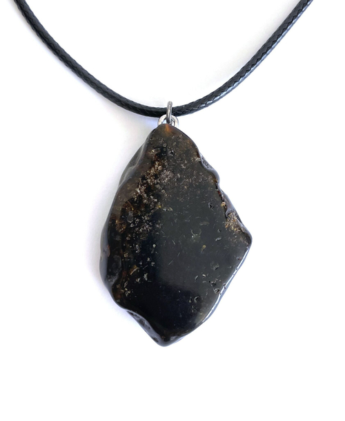 Кулон из янтаря натурального на кожаном шнурке (55 см), длина кулона 4 см