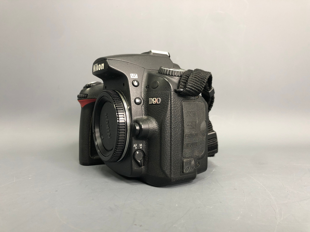 Nikon D90 Body 32.150 кадров