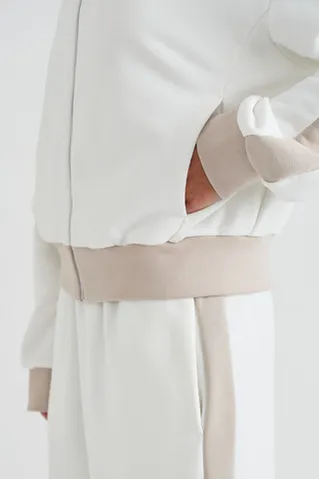 Олимпийка на молнии с лампасами кремового цвета