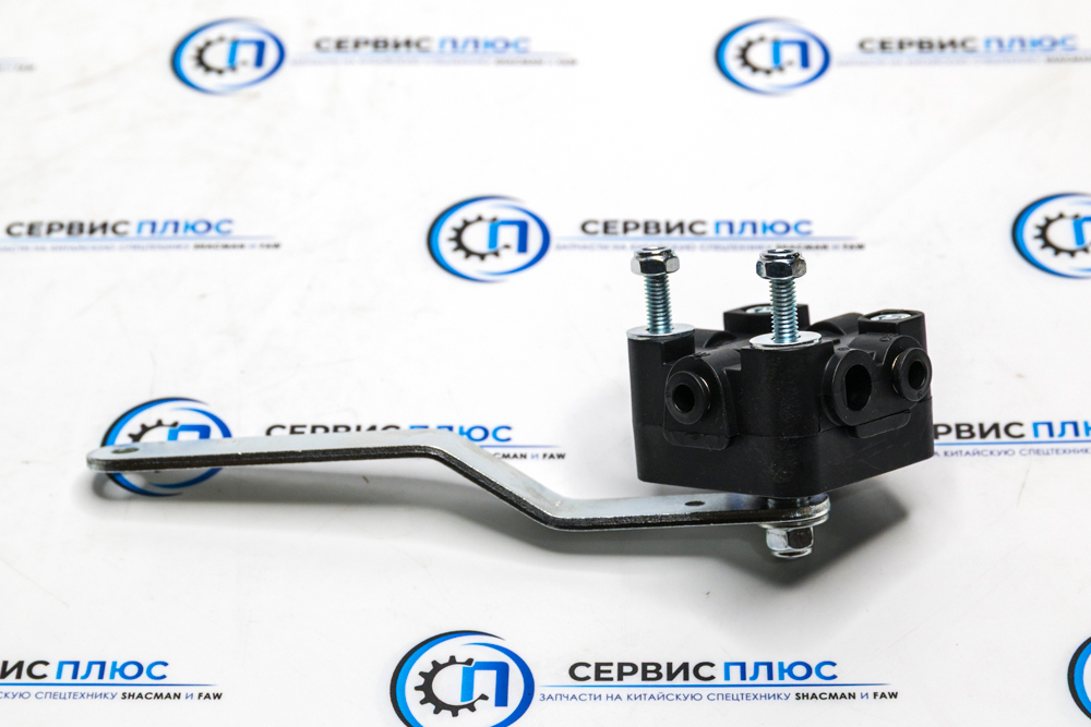Кран уровня пола кабины задний левый SHACMAN X3000 DZ15221440036