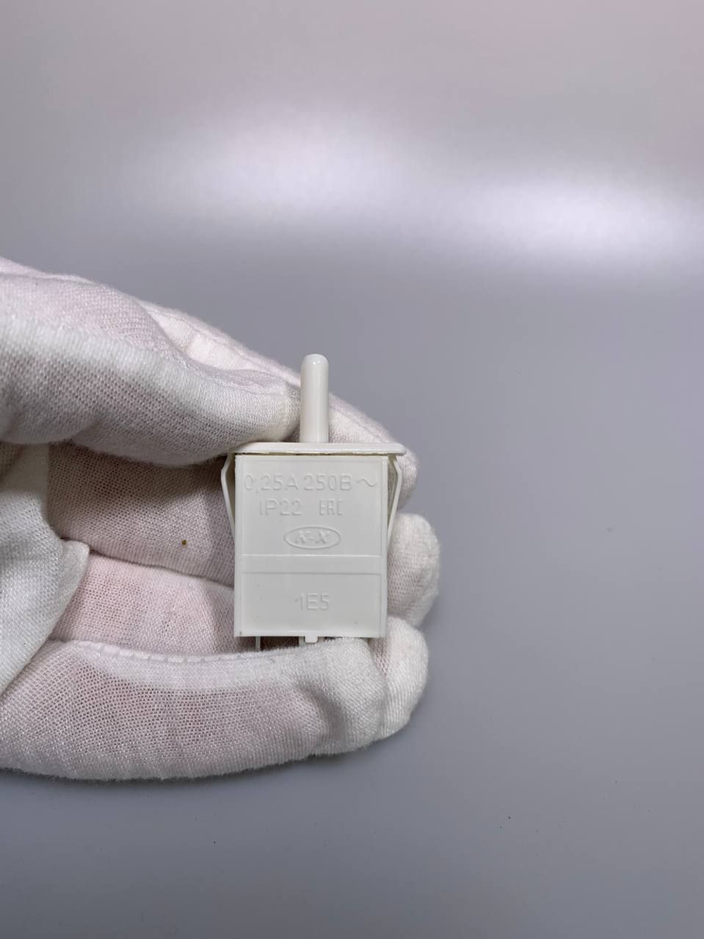 Выключатель света для холодильника самсунг DA34-10138J 2 контакта.