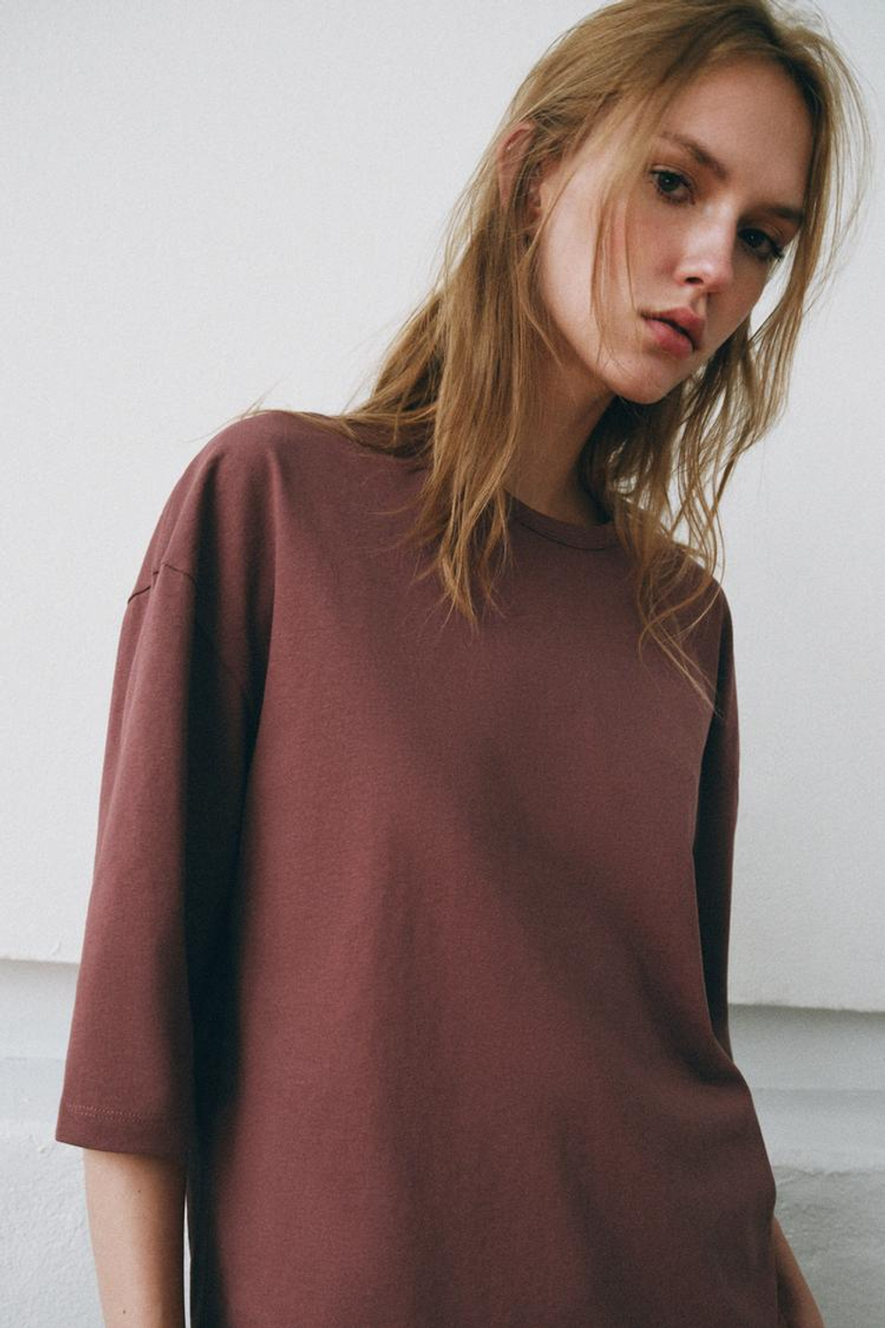 ZARA ФУТБОЛКА В СТИЛЕ РУСТИК С РУКАВАМИ ТРИ ЧЕТВЕРТИ, БАКЛАЖАННЫЙ