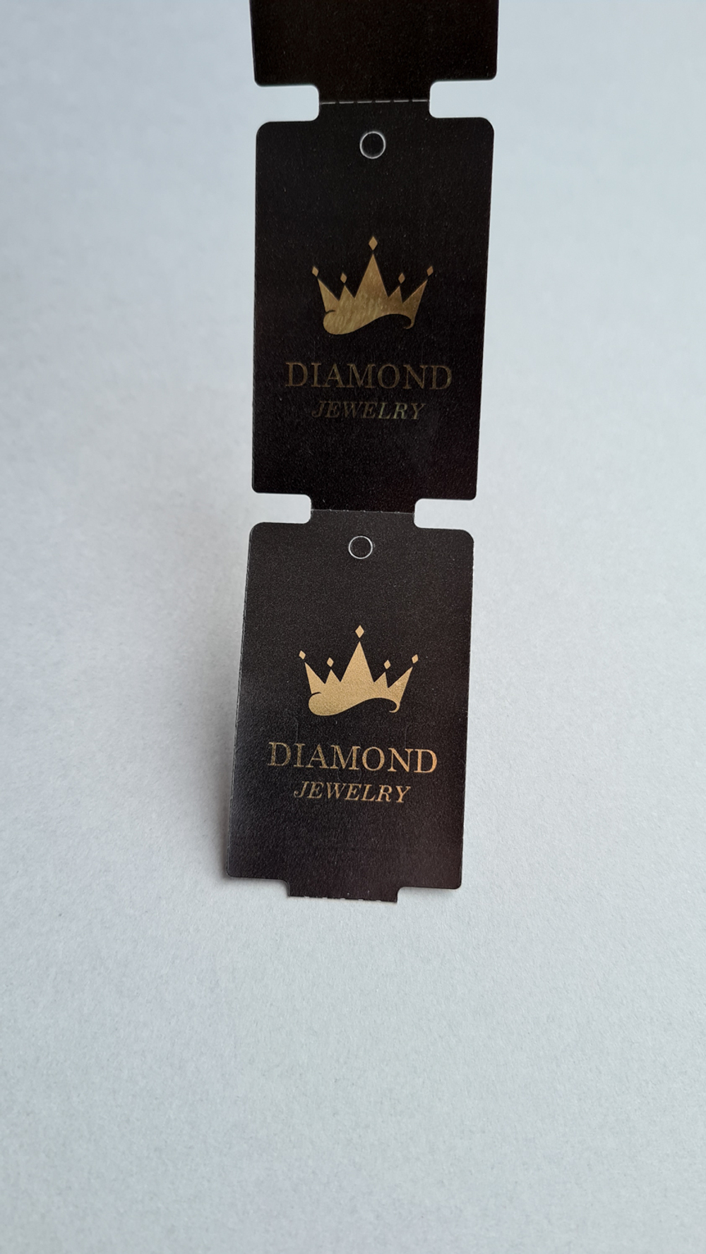 Печать золотым на черных бирках