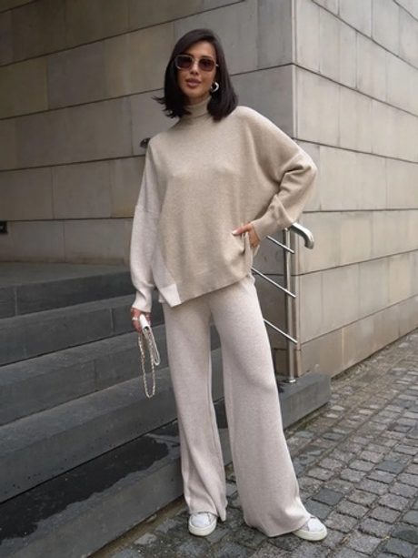 Бежевый костюм из кашемира