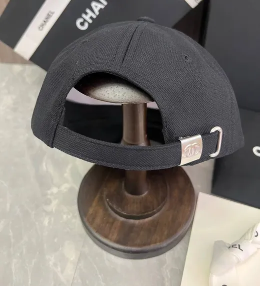 Бейсболка Chanel , черный