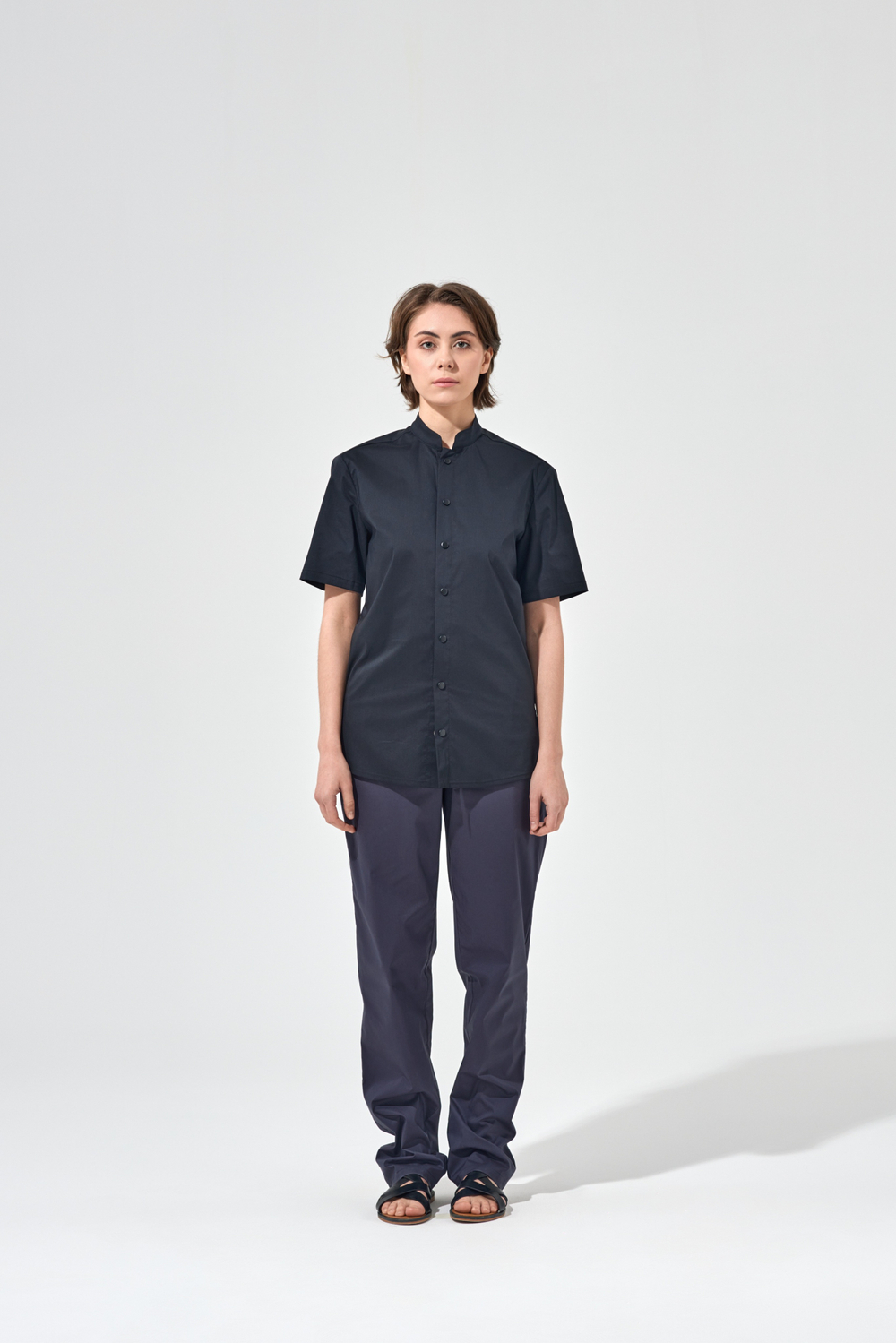 Китель с прямой застежкой черная, короткий рукав