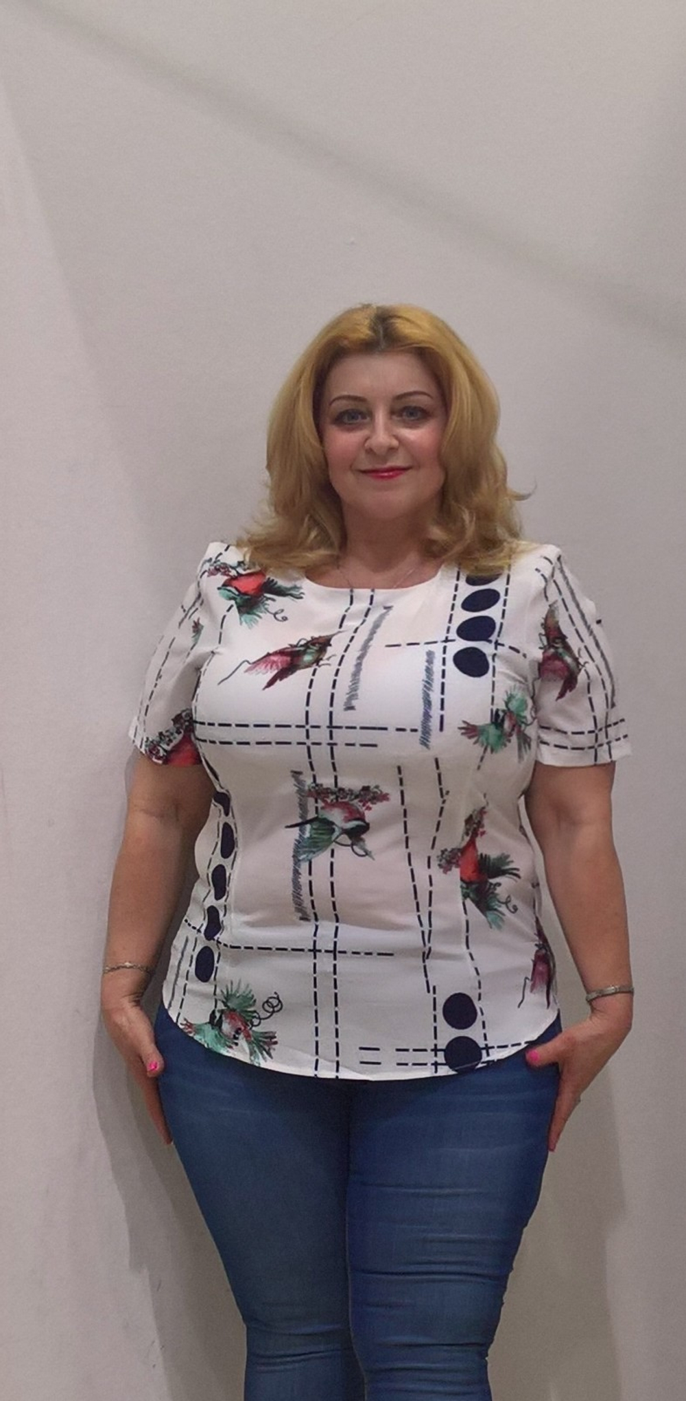 Белый яркий блузон с "птичками"