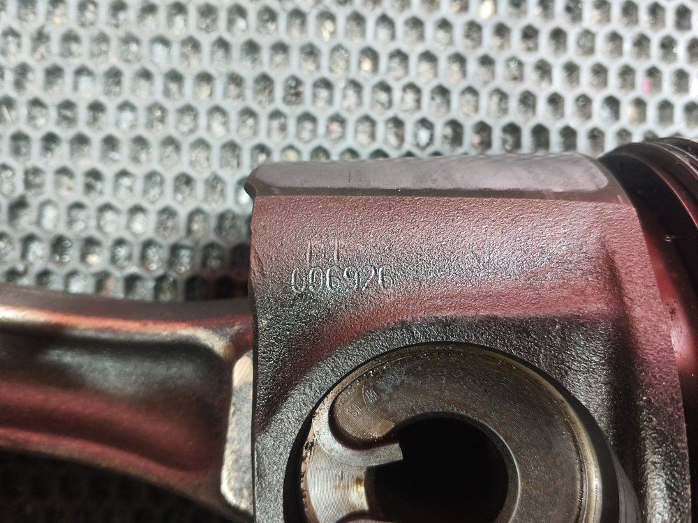 Поршень с шатуном