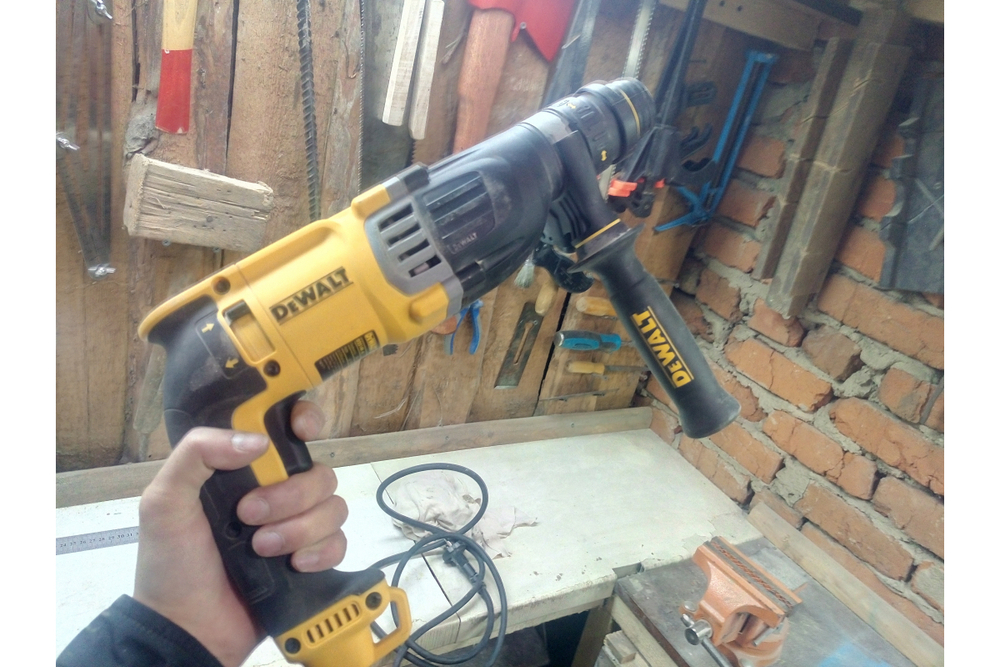 Перфоратор DEWALT D25144 K, 900 Вт
