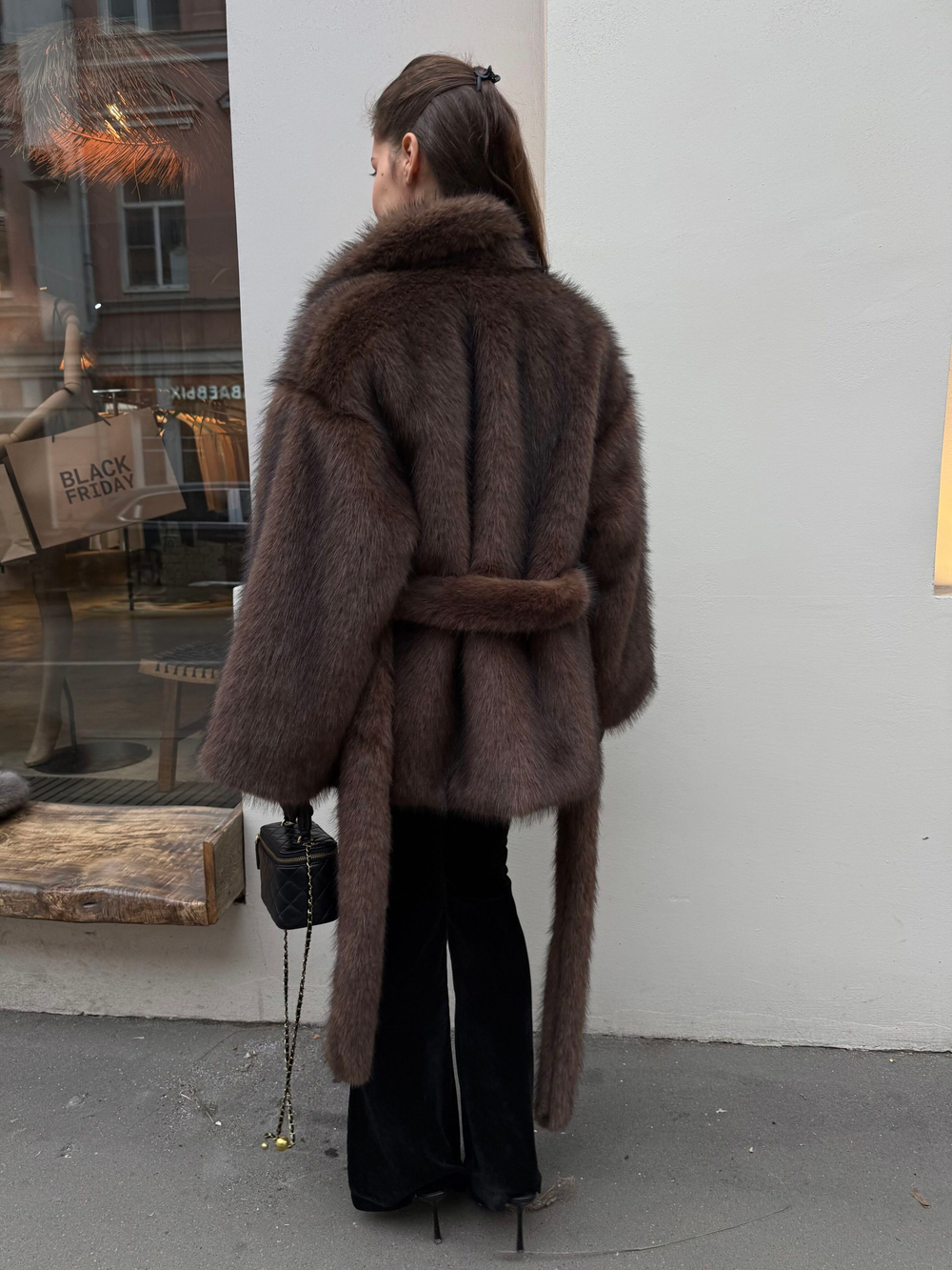 Шуба из эко меха Alaia темный енот NEW