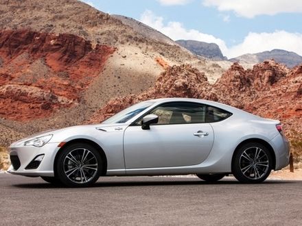 FR-S [Кузов: ZN6] (2011-2017)