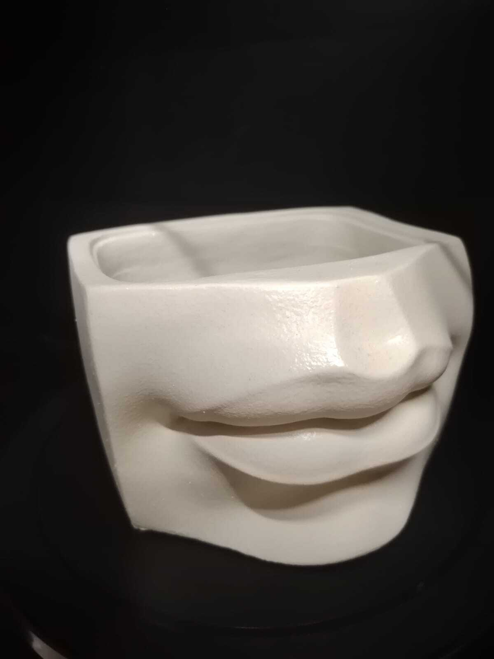 Кашпо "Губы"