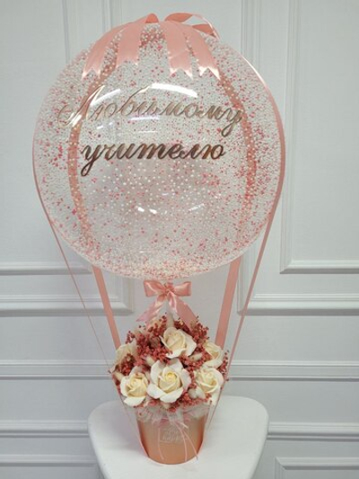 Композиция с мыльными розами и стабилизированной гипсофилой ко Дню Учителя