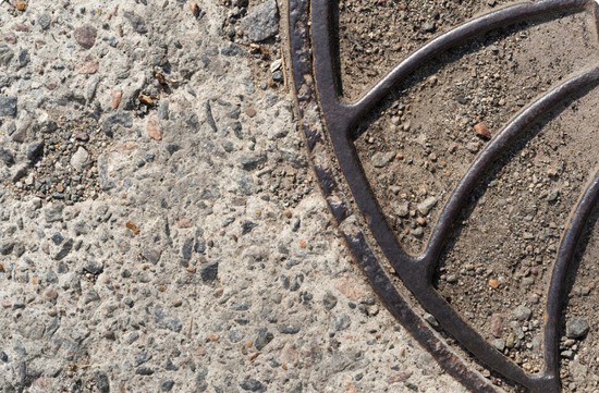 Водостоки и дренаж при мощении: правильная организация отвода воды