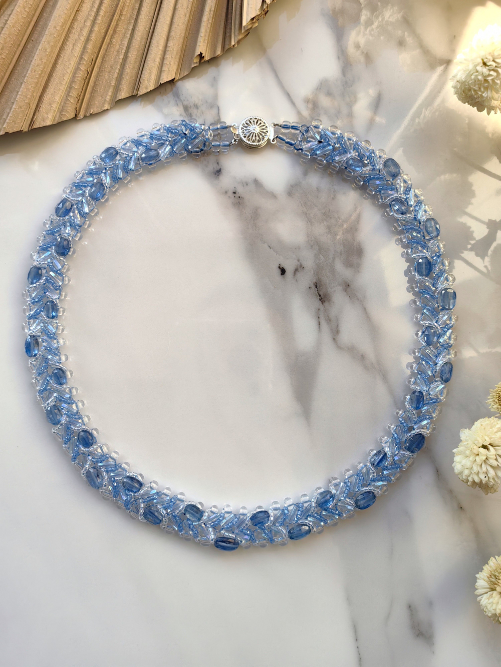 Колье из бисера "Змейка" ручной работы с камнем Гранат (гроссуляр)