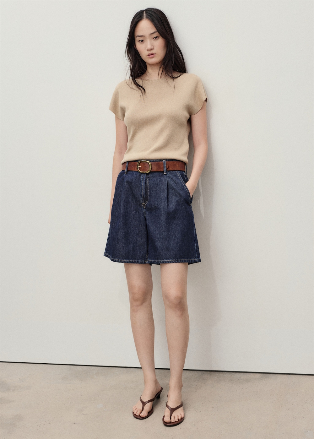 Джинсовые бермуды со средней посадкой и защипами