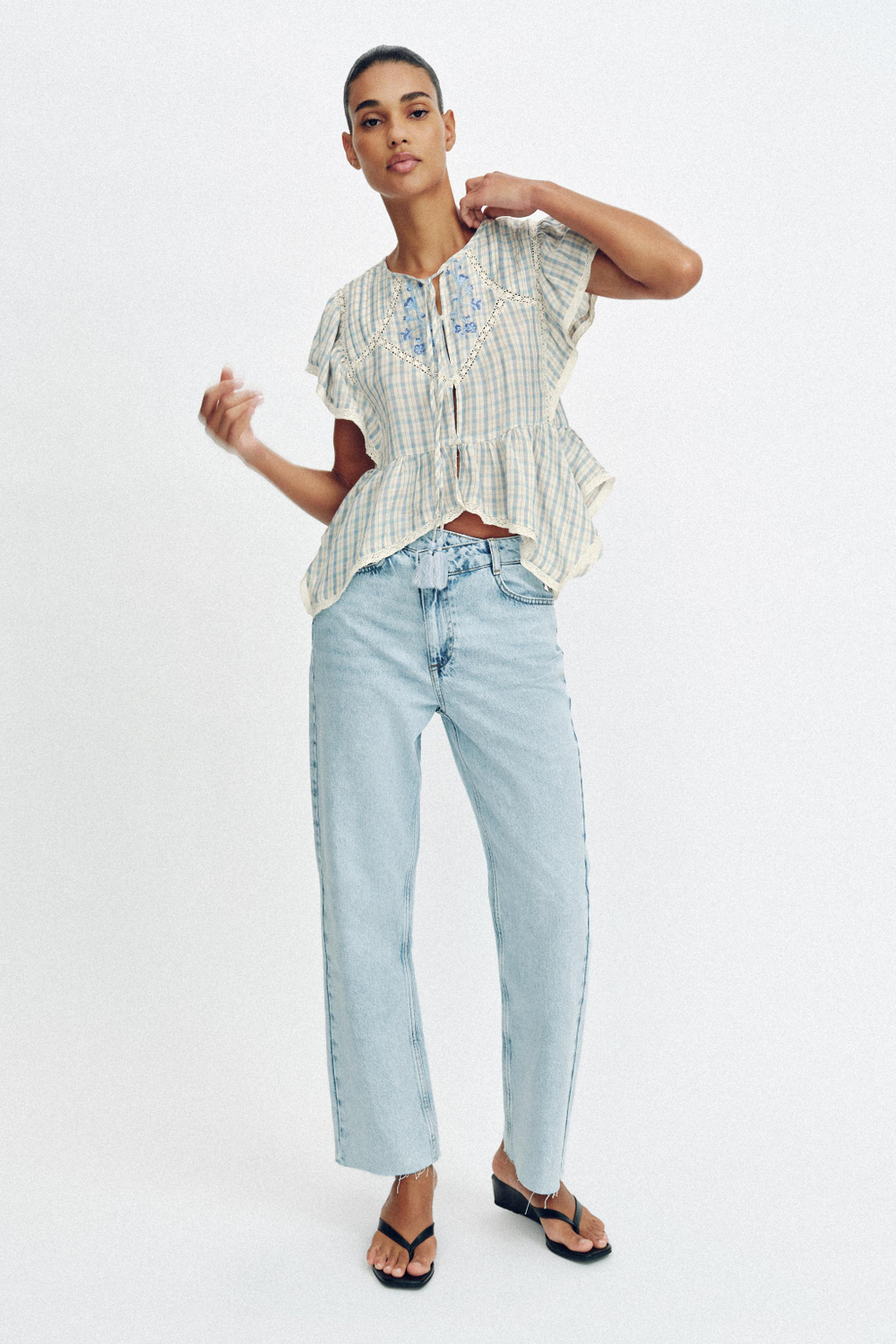 ZARA ТОП В КЛЕТКУ С ВЫШИВКОЙ И КРУЖЕВОМ, СИНИЙ/БЕЛЫЙ