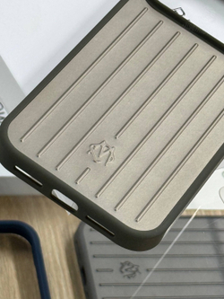 Чехол на iPhone 17 Pro Max Rimowa