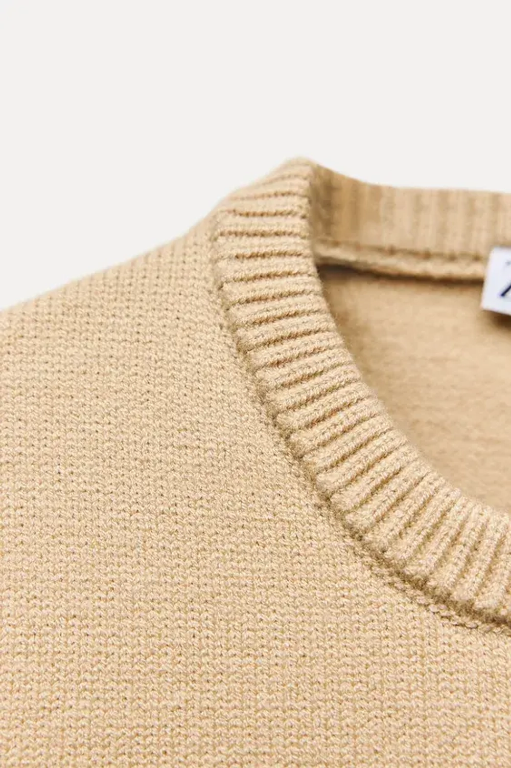 ZARA БАЗОВЫЙ ОДНОТОННЫЙ ТРИКОТАЖНЫЙ ТОП С КОРОТКИМИ РУКАВАМИ, БЕЖЕВЫЙ