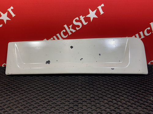 Накладка решетки радиатора левая 2016г