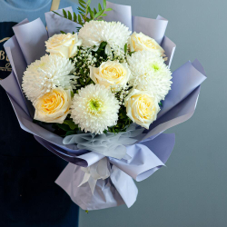 Нежный букет с пион. розой и хризантемой