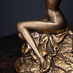 Скульптура Девушка на камне Бронза