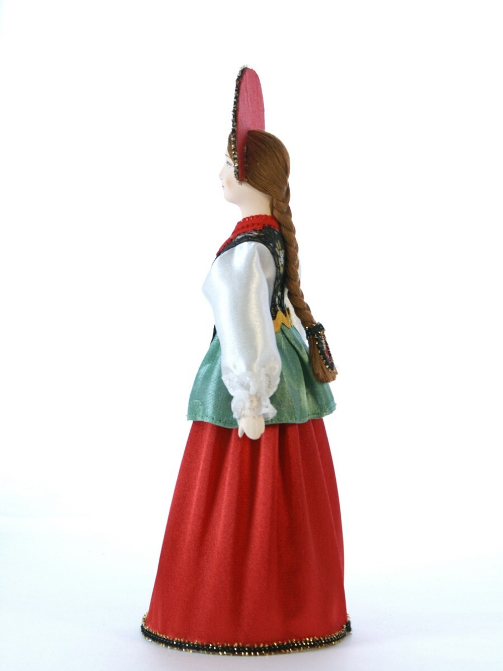 Кукла коллекционная в девичьем праздничном костюме