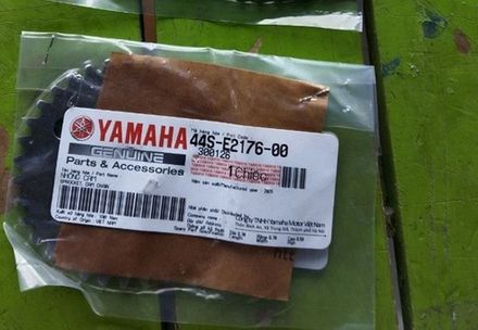 33S-E2176-00. SPROCKET, CAM CHAIN. Yamaha Mio