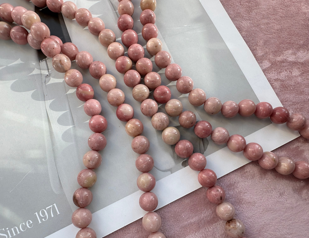 Нить бусин из родонита 10,5мм