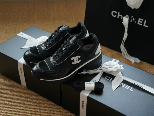 Кроссовки из натуральной кожи