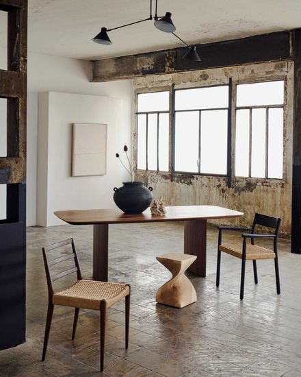 Приставной столик Hakon из массива альбиции