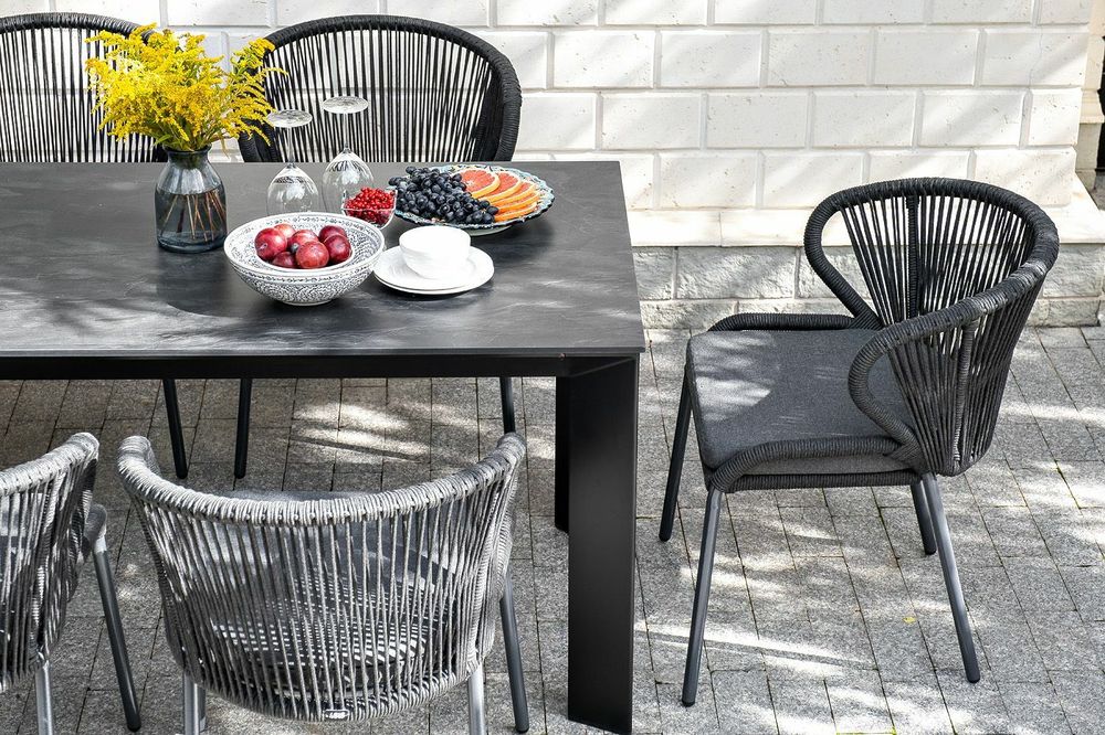 "Милан" стул плетеный из роупа, каркас алюминий темно-серый (RAL7024) муар, роуп темно-серый круглый, ткань темно-серая 027