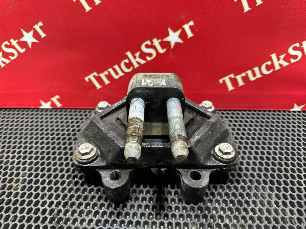 Подушка двигателя 2020г