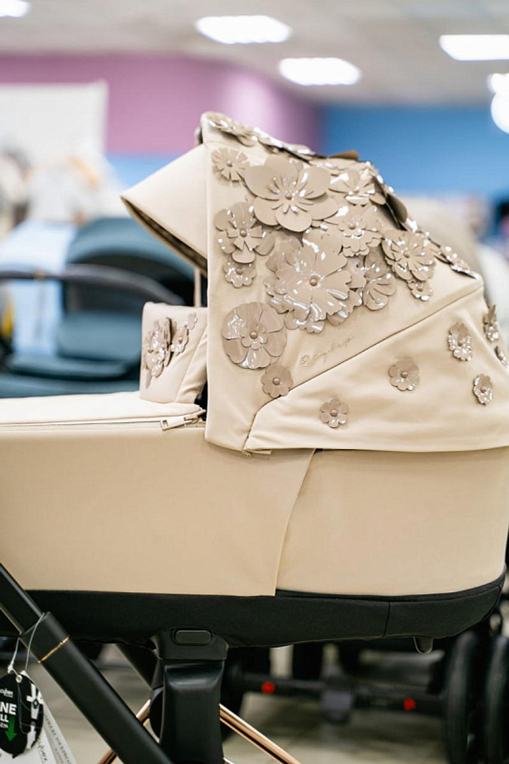 Коляска для новорожденных Cybex Priam IV Rosegold Simply Flowers Beige (Nude Beige)