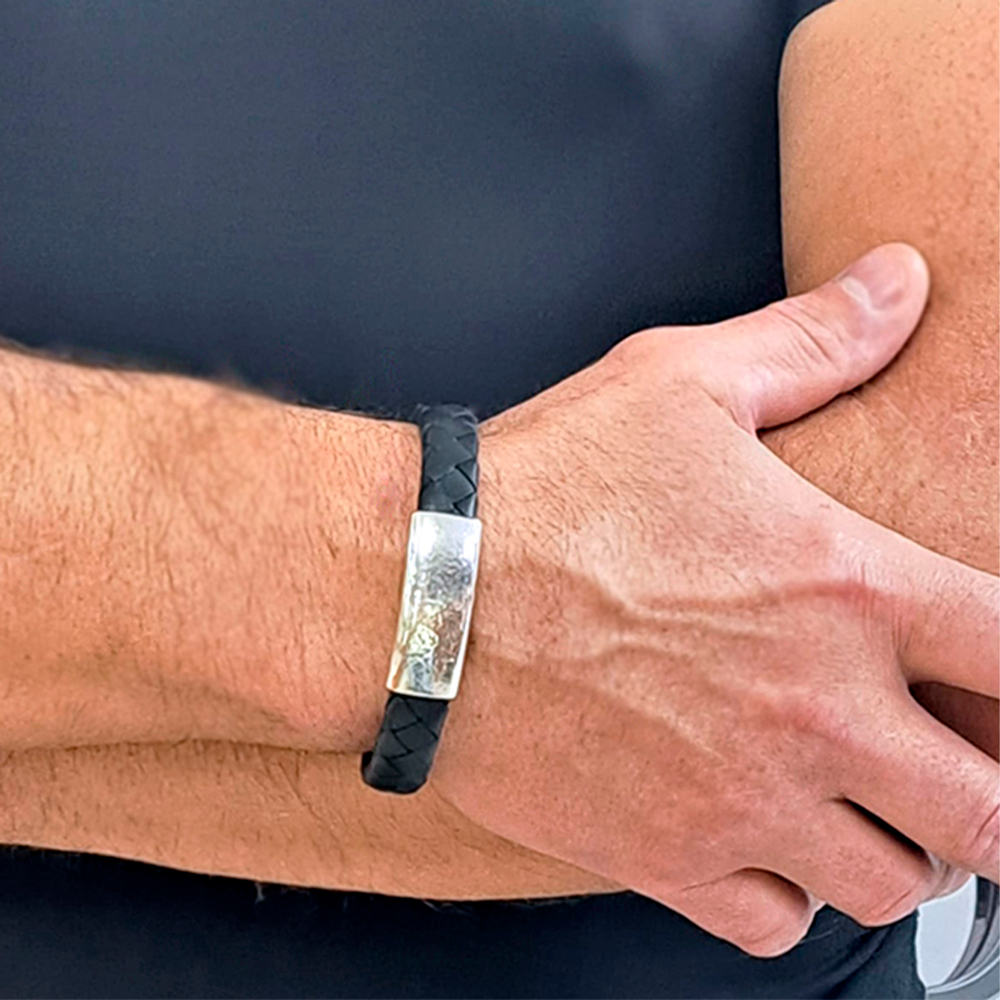 Брутальный браслет на запястье Плас.чекан.12х5