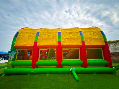 Коммерческий надувной батут «Зверята 2» с крышей, 10х6х6 м